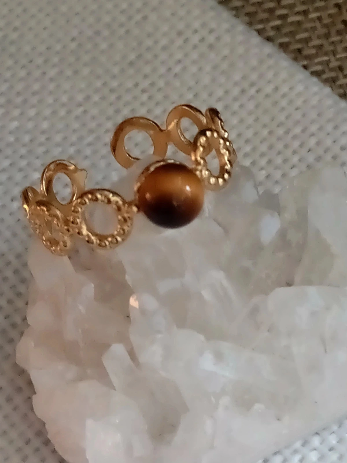 Bague dourada com pedra natural marrom – photo 2